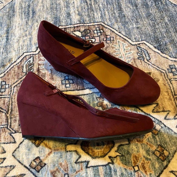 Torrid Wedge Heels, Size 9 in Wine - Picture 2 of 4